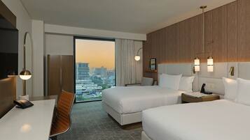 1 bedroom, premium bedding, minibar, in-room safe