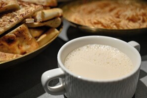 Daily buffet breakfast (CNY 48 per person)