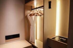 Minibar, in-room safe, desk, laptop workspace