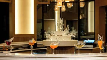 2 bars/lounges, poolside bar