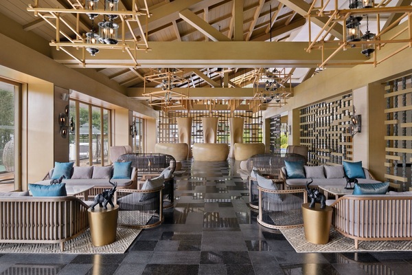 2 bars/lounges, poolside bar