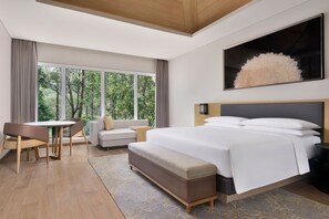 Ropa de cama de alta calidad, cubrecamas y minibar 