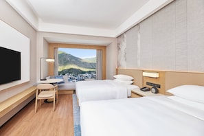 Deluxe-rum - 2 dubbelsängar - utsikt mot staden | Duntäcken, ljudisolering, strykjärn/strykbräda och gratis wi-fi