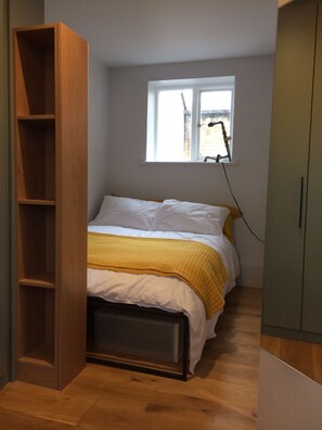 1 soverom, skrivebord, strykejern/-brett og wi-fi