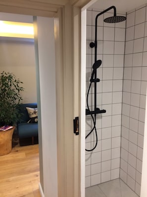 Shower, towels