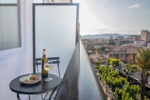 Balcony - Mythodea Athens Suites (Athens)