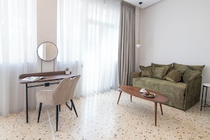 1 bedroom, laptop workspace, blackout curtains, soundproofing - Mythodea Athens Suites (Athens)