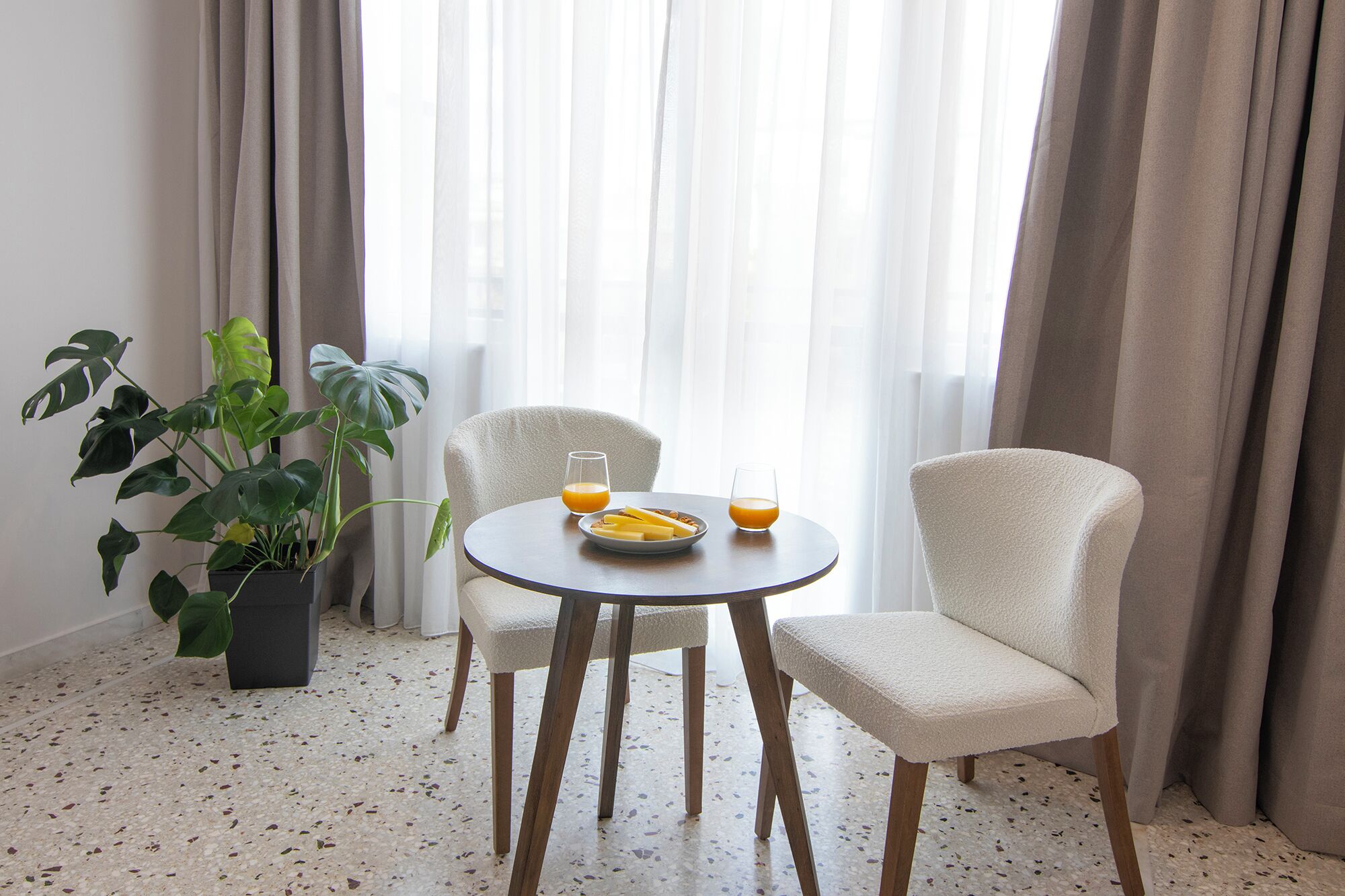 43-英寸智能电视（配备数码频道）