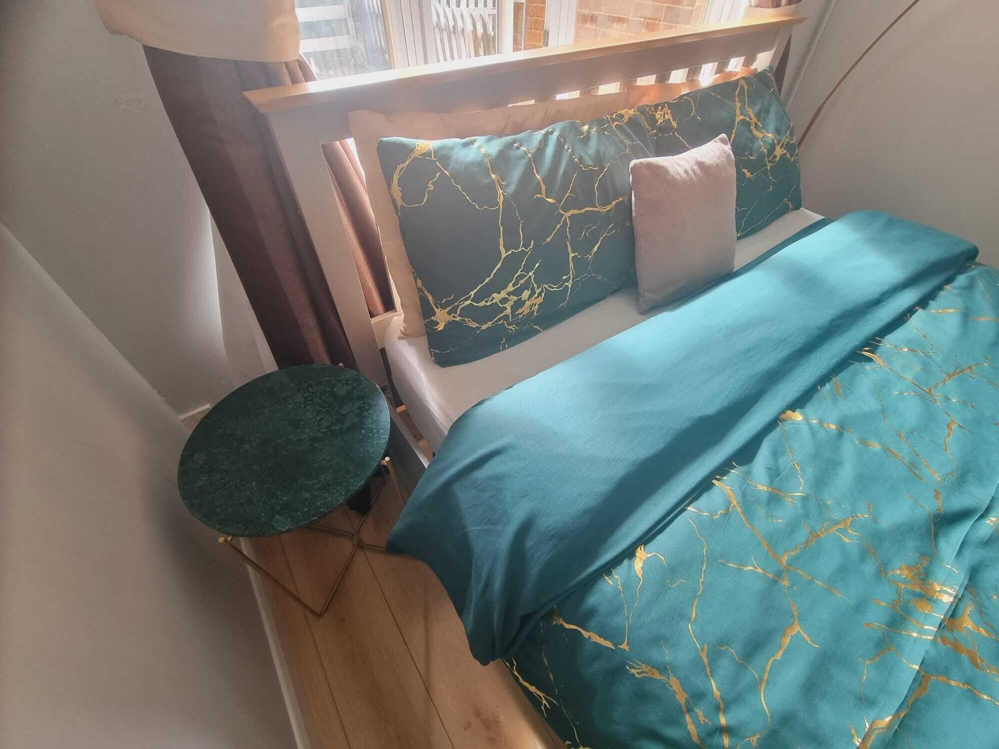 4 bedrooms, iron/ironing board