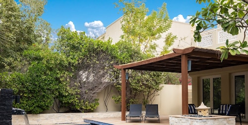 LUX The Meadows 5 Bed Villa