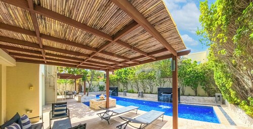LUX The Meadows 5 Bed Villa