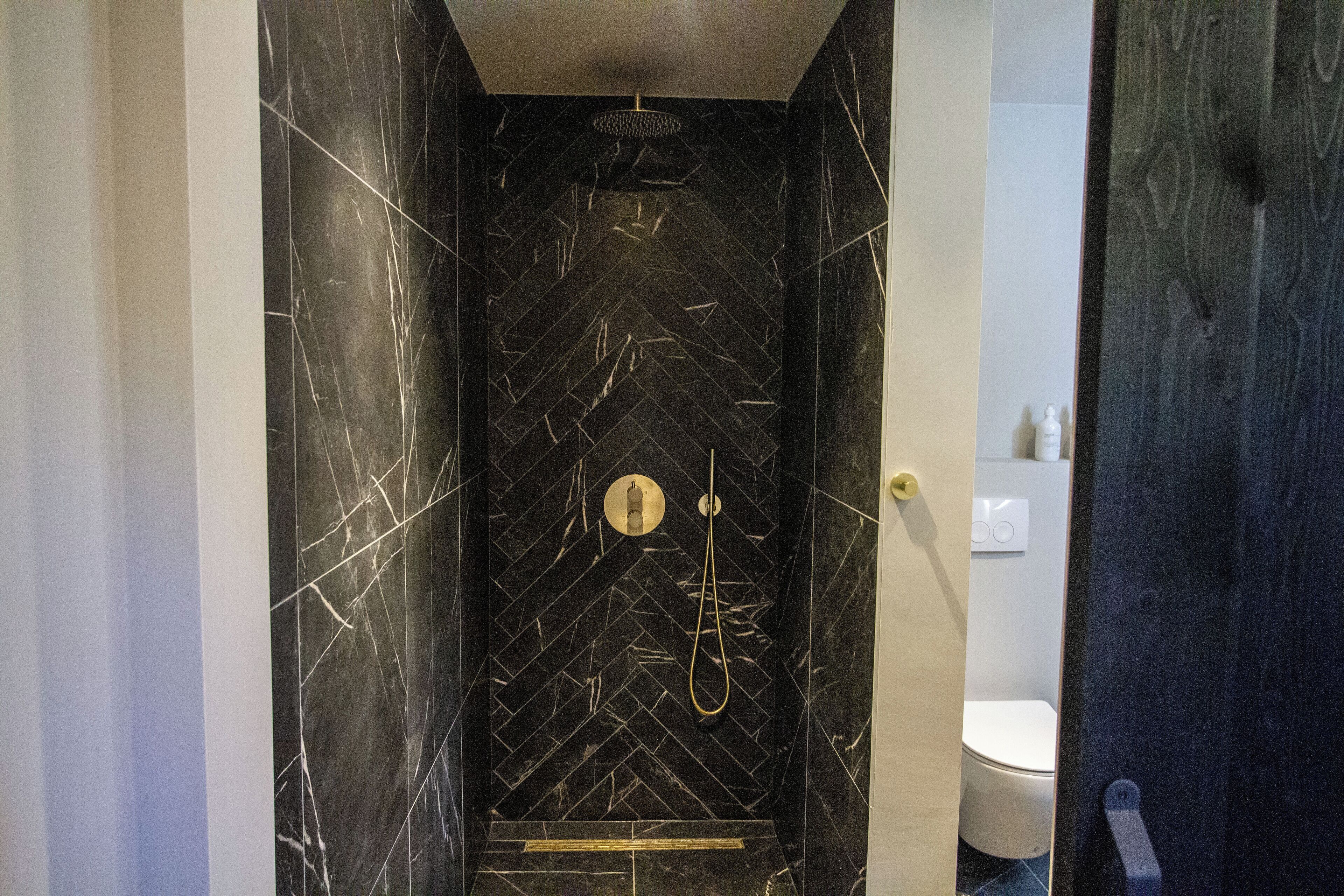 Family Quadruple Room | Bathroom | Separate bathtub and shower, rainfall showerhead, free toiletries