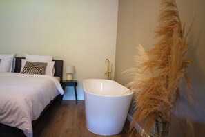 ห้องแฟมิลี่สำหรับสี่ท่าน | มินิบาร์, ห้องพักตกแต่งอย่างมีเอกลักษณ์, ตกแต่งพิเศษโดยเฉพาะ, Wi-Fi ฟรี