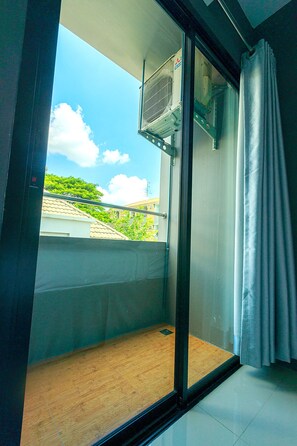 Deluxe Room, 1 King Bed, Balcony | City view