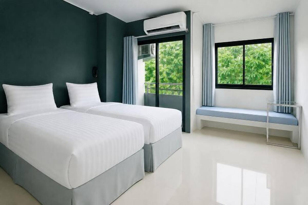 1 bedroom, free minibar, in-room safe, blackout curtains