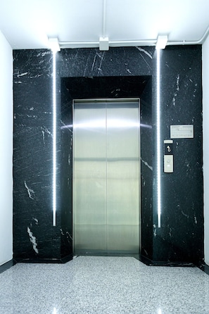 Elevator - Siam Rama 9 Hotel (Bangkok)