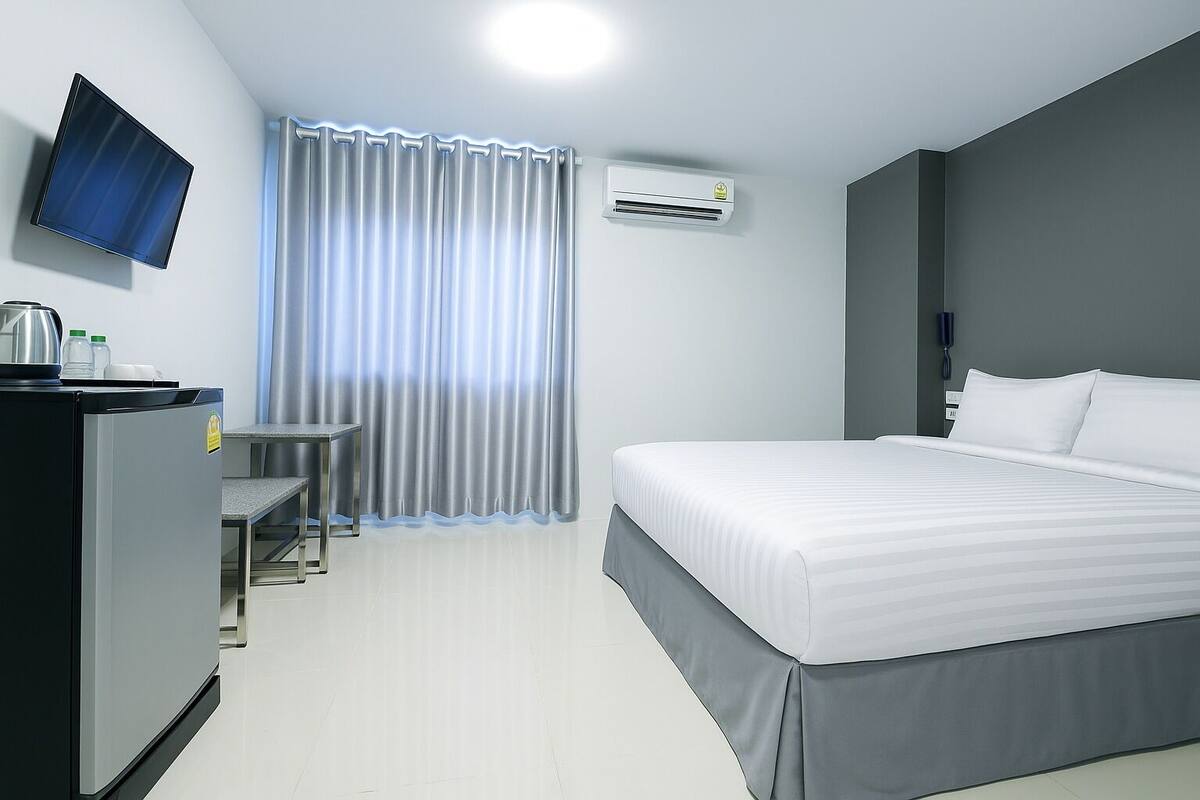 1 bedroom, blackout curtains, soundproofing, free WiFi