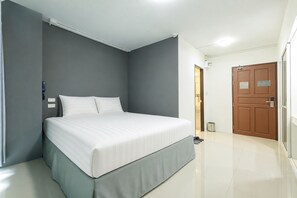 Deluxe Room, 1 King Bed, Balcony | 1 bedroom, minibar (free items), in-room safe, blackout drapes - Siam Rama 9 Hotel (Bangkok)