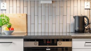 Exclusive Apartment | Private kitchen | Fridge, microwave, oven, stovetop