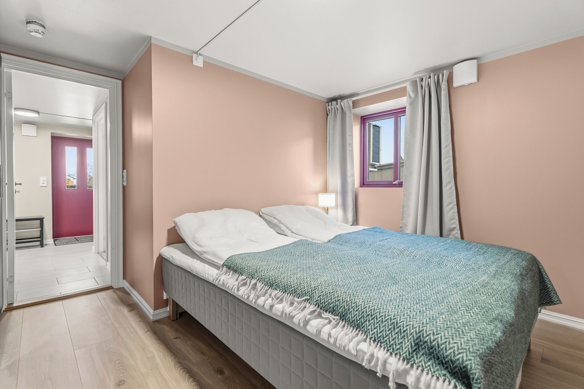 Exclusive-Apartment | Betten mit Memory-Foam-Matratzen, individuell dekoriert