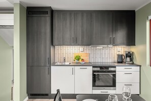 Apartamento exclusivo | Cozinha privada | Geladeira, micro-ondas, fogão, cooktop