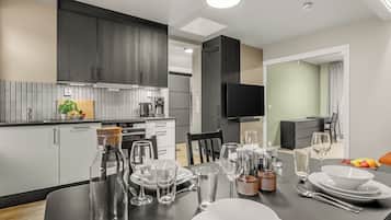 Exclusive Apartment | Ruang tamu | 55 inci sebuah televisyen pintar dengan digital, Netflix