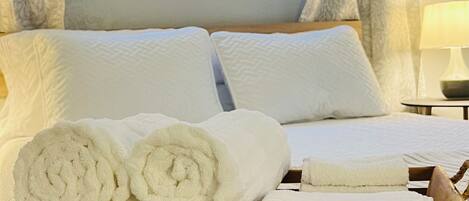 3 chambres, fer et planche à repasser, Wi-Fi gratuit, draps fournis