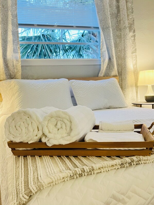 3 bedrooms, iron/ironing board, free WiFi, bed sheets - Riverside Oasis with Hot Tub! (Daytona Beach)