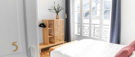 5 bedrooms, iron/ironing board, travel crib, free WiFi