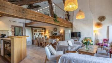 Smart TV, reproductor de DVD y libros