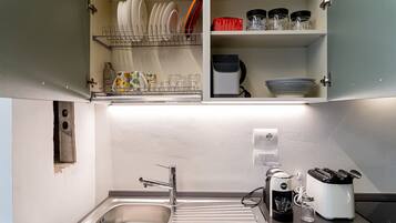 Fridge, stovetop, dishwasher, electric kettle