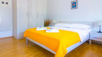 Apartment, Gartenblick | 1 Schlafzimmer, Schreibtisch, Bügeleisen/Bügelbrett, kostenloses WLAN