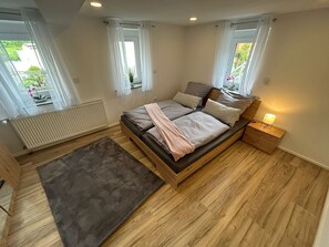 2 habitaciones, cuna de viaje, wifi y ropa de cama 