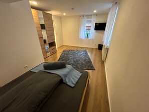 2 Schlafzimmer, Reisekinderbett, WLAN, Bettwäsche