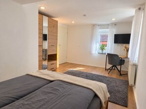 Room - 2-Bedroom Vacation Rental & Wallbox (Altertheim)