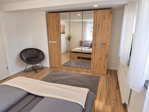 Room - 2-Bedroom Vacation Rental & Wallbox (Altertheim)