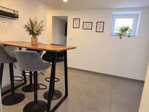 Dining - 2-Bedroom Vacation Rental & Wallbox (Altertheim)