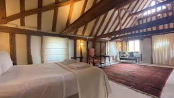 4 chambres, bureau, fer et planche à repasser, lit parapluie