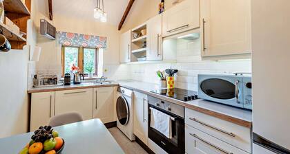 Pratts Barn - Two Bedroom House, Sleeps 4