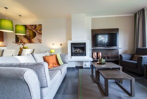 Studio – classic | Individuelt dekorert, individuelt innredet og skrivebord for bærbar PC