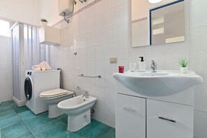 Bathroom - IzzHome Holiday Terrace (Cagliari)