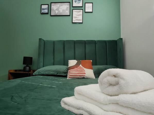 2 عدّة غرف نوم ومكتب ومكواة/لوح كي وواي فاي مجانًا