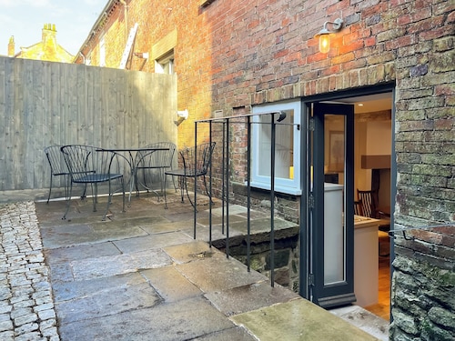 Coldwell Street Cottage
