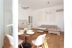 TV - Central Pula: Charming Historic Gem with Modern Comforts (Pula)