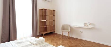 In-room safe, iron/ironing board, free WiFi, bed sheets