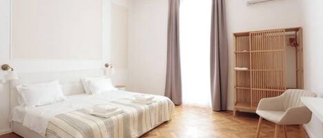 Coffres-forts dans les chambres, fer et planche Ă repasser