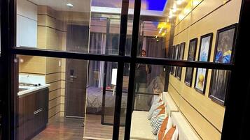 2 bedrooms, desk, iron/ironing board, WiFi