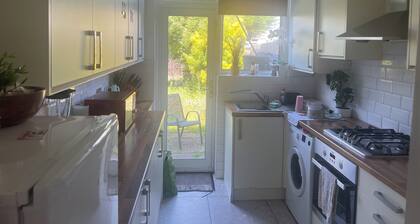 double Bedroom in Raynes Park/Wimbledon