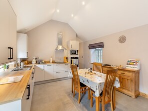Dishwasher, highchair - 1 bedroom accommodation in Litton, near Buxton (Litton, near Buxton)