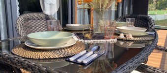 Dağ manzaralı sessiz ve sakin aileler için ideal havuzlu Villa Bungalov